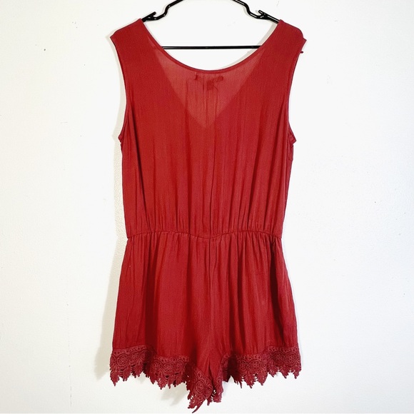 NWT ROMEO + JULIET Women's Size Medium Romper Embroidered Spice Red - Picture 7 of 7